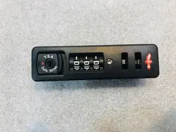 قفل TSA داخل کار چمدان