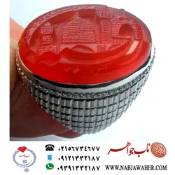 انگشترنفیس عقیق سرخ حکاکی سه بعدی گنبد و گلدسته و ذکر یا رقیه اثر مهدی شمس خط شمس و رکاب طهران امامی