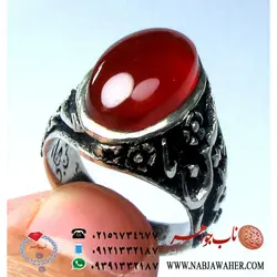 انگشترعقیق سرخ  یمنی و رکاب قلمزنی خط برجسته  استاد محسن جنگی  کد 1843