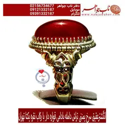 انگشترعقیق سرخ یمنی تراش دامله بادامی قواره دار با رکاب نقره یکتا تهران