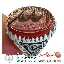 انگشترنفیس عقیق سرخ ممتاز حکاکی عمیق ذکر الله و غبار نویسی لا اله الا الله ،خط استاد شمس و رکاب قلمزنی استاد قربانی نیا