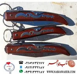 چاقوی دستسازاوکاپی افریقای جنوبی ضامن دار و کلکسیونی همراه با حک نام و نشان و سازنده روی تیغه و دسته چوبی خاص okapi