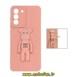 قاب گوشی Galaxy S20 FE سامسونگ طرح ربات KAWS سیلیکونی ژله ای پرو کمرا هولدر دار محافظ لنز دار گلبهی کد 365