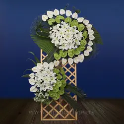 خرید تاج گل پایه چوبی لیلیوم آنتوریوم با دیزاین زیبا - VIP