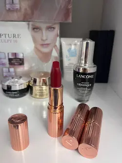 رژلب شارلوت تیلبری فول سایز با جعبه رنگ glowing jen