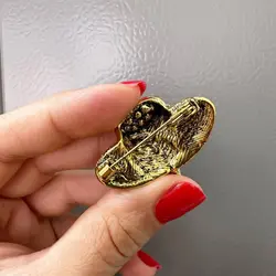 سنجاق سینه طرح سبد گل