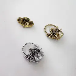 سنجاق سینه طرح سبد گل