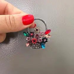 سنجاق سینه طرح سبد گل