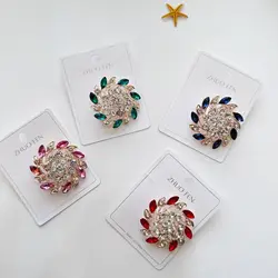 سنجاق سینه طرح گل دایره