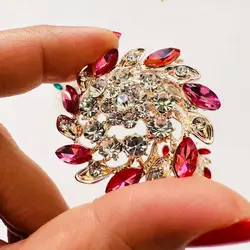 سنجاق سینه طرح گل دایره