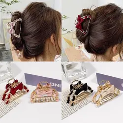 کلیپس فلزی نیم دایره کارتیه با طرح پاپیون و روبان