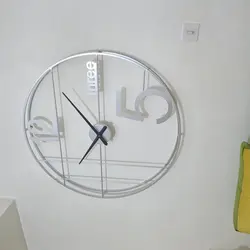 ساعت دیواری فلزی فوق العاده زیبا در سه رنگ مشکی و طلایی نقره ای