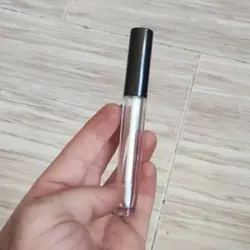 پوکه رژ لب استوانه‌ای مایع ایرانی