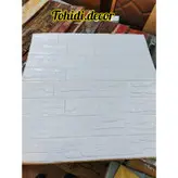 دیوارپوش فومی پشت چسب دار طرح ستگ انتیک سفید