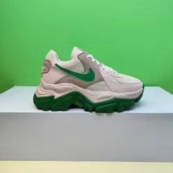 کتونی دخترانه لژدار برند نایک در گوهردشت کرج