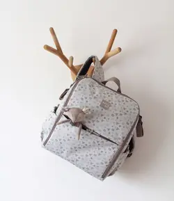 ساک لوازم کوله ای بژ واکینگ مام مدل HAPPY ANIMALS