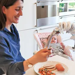 صندلی غذاخوری کودک پلی جیم دار Brevi مدل B.FUN صورتی