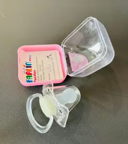 پستانک شب نما درب دار به همراه جعبه فارلین FARLIN