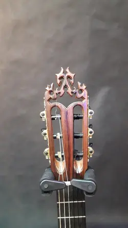 خرید گیتار کلاسیک کمال‌الدین نصری آکبند - دنیای ساز