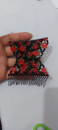 شانه جادویی گل رز رنگ قرمز