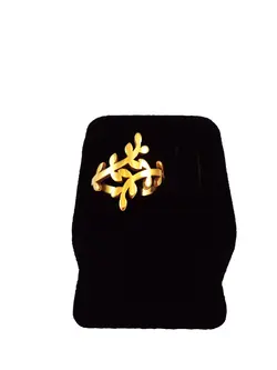 انگشتر استیل 316 رنگ ثابت و ضدحساسیت طرح برگ طلایی رنگ