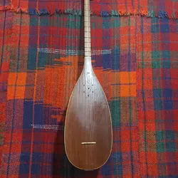 تنبور ۳۰ ساله میلاد