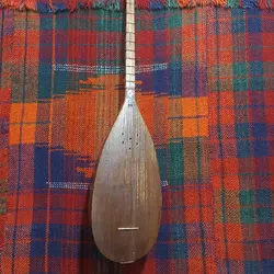تنبور صدا پخته و ۱۰ ساله زندی
