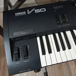 سینتی سایزر YAMAHA V50