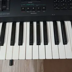 سینتی سایزر YAMAHA V50