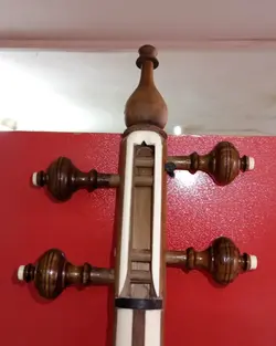 کارگاه تخصصی ساخت کمانچه در شهر قزوین