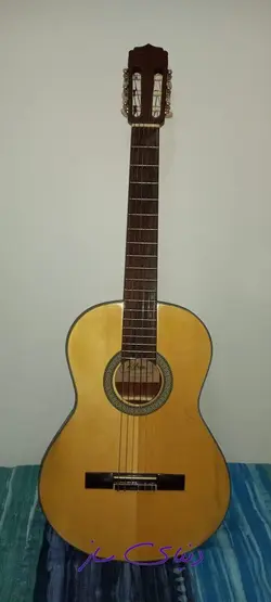 گیتار آریا AK30 قدیمی اصل با جعبه نو نو