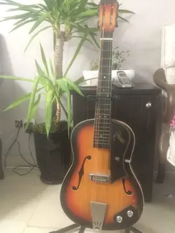 گیتار آکوستیک عتیقه