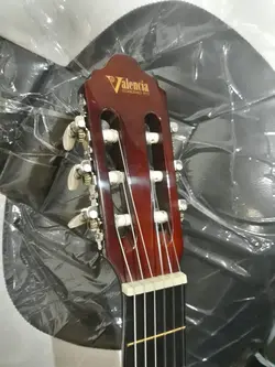 گیتار والنسیا valencia