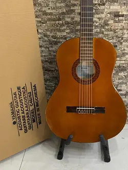 گیتار یاماها c40