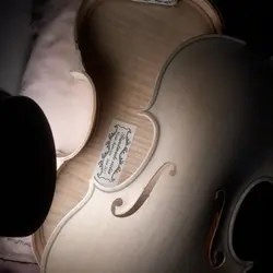 ویولن کاملا دستساز با متریال اروپایی