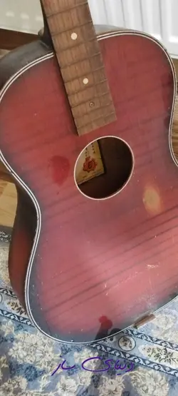 گیتار قدیمی اگموند هلند