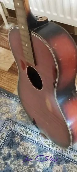 گیتار قدیمی اگموند هلند