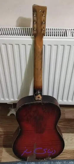 گیتار قدیمی اگموند هلند