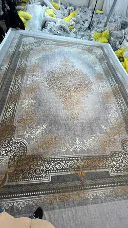 کاور فرش و روفرشی کشدار‌ طرح بی نظیر رنگ طوسی ترکیب کرم طلایی کد Rh1974 (با فیلم زنده)