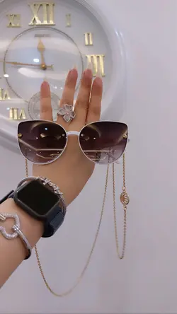 عینک گربه ای معروف به بی وزن سفید