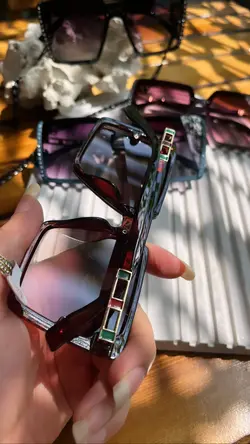 عینک مربعی دور نگین کد ۰۱۳۰ عسلی