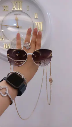 عینک گربه ای معروف به بی وزن سفید