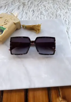 عینک فریم مربعی کد ۰۲۶۱ دسته صورتی