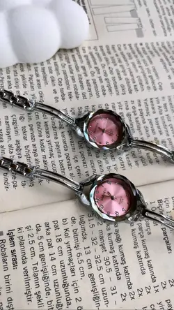 ساعت زنونه HONGRUI کد ۰۳۴۹ صفحه صورتی