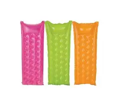 تشک بادی روی اب مواج ساده