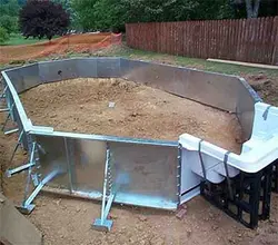 ساخت استخر روی زمین فلزی