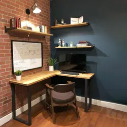 میز تحریر آپریل (April)