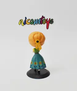 فیگور آنا با لباس سبز 2