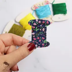 بوبین نخ گلدوزی طرح گل سرمه ای