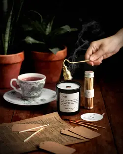 شمع لیوانی مشکی معطر love